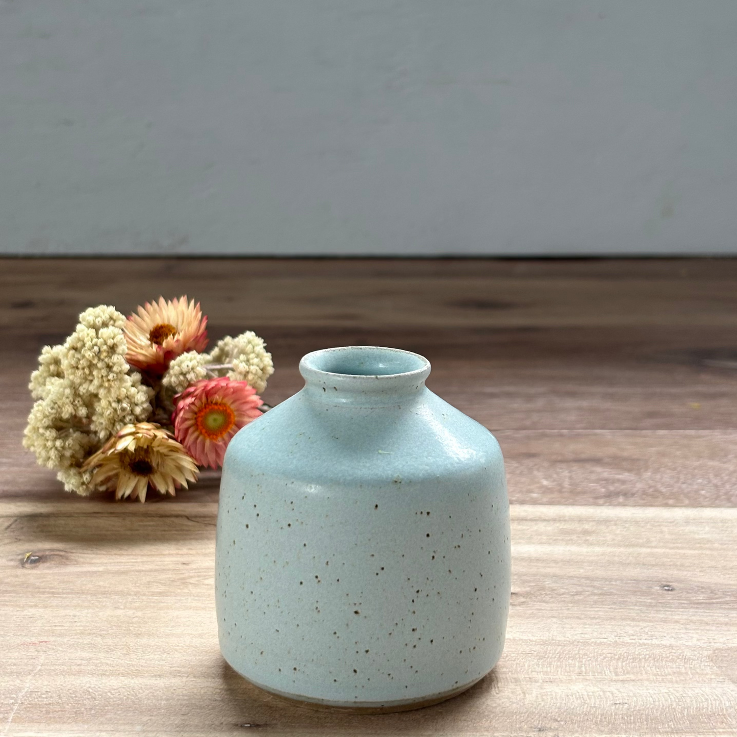 Ink Pot Vase & flowers - Soft Sky